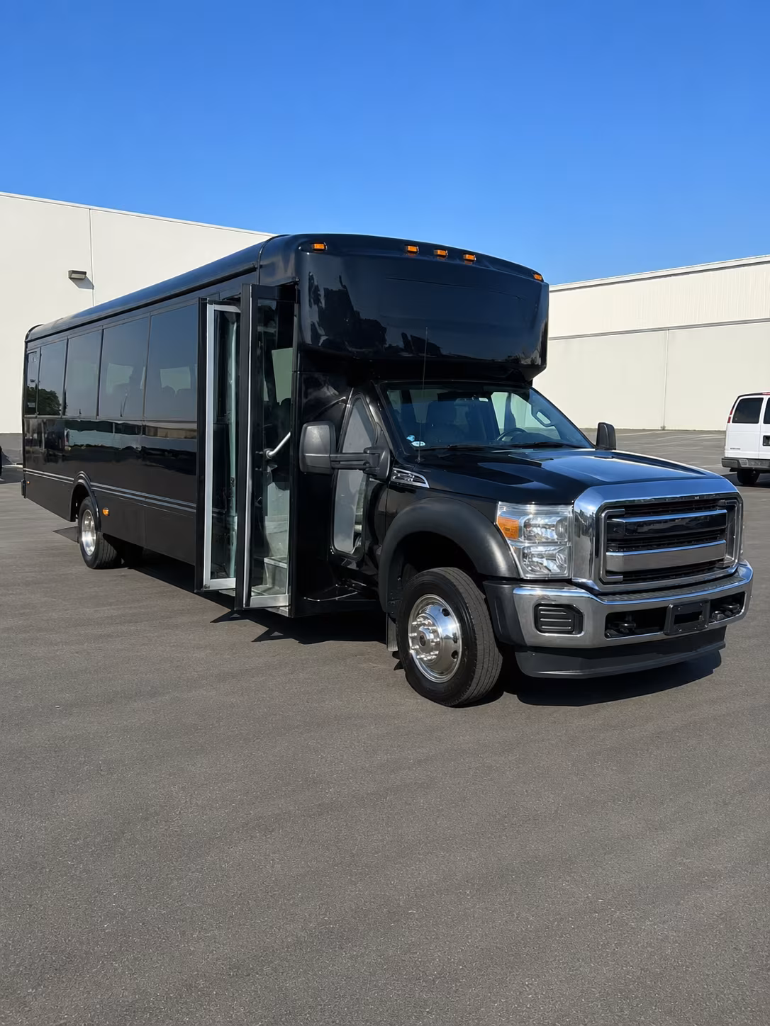West Palm Beach Birthday, Sweet 16, & Quinceañera Transportation party bus exterior
