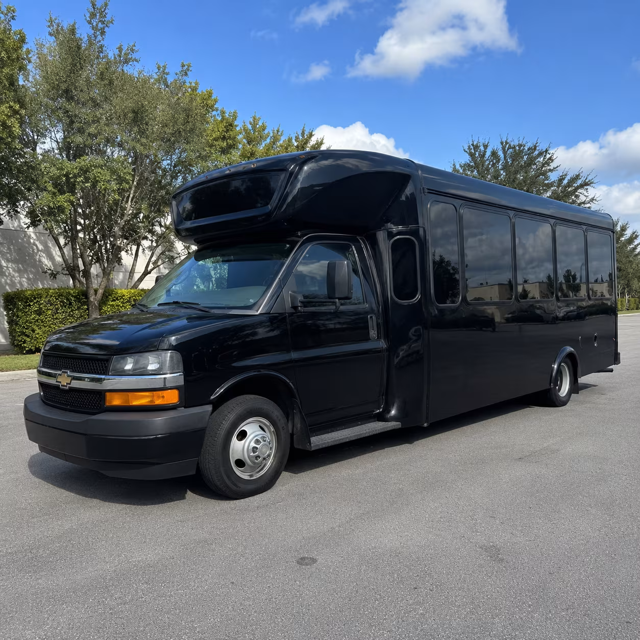 West Palm Beach Birthday, Sweet 16, & Quinceañera Transportation party bus exterior