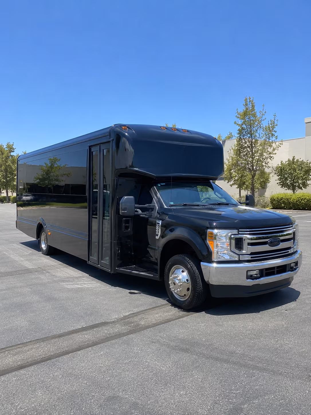 West Palm Beach Birthday, Sweet 16, & Quinceañera Transportation party bus exterior